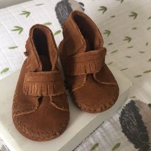Minnetonka Infant Booties size 2 NIB
